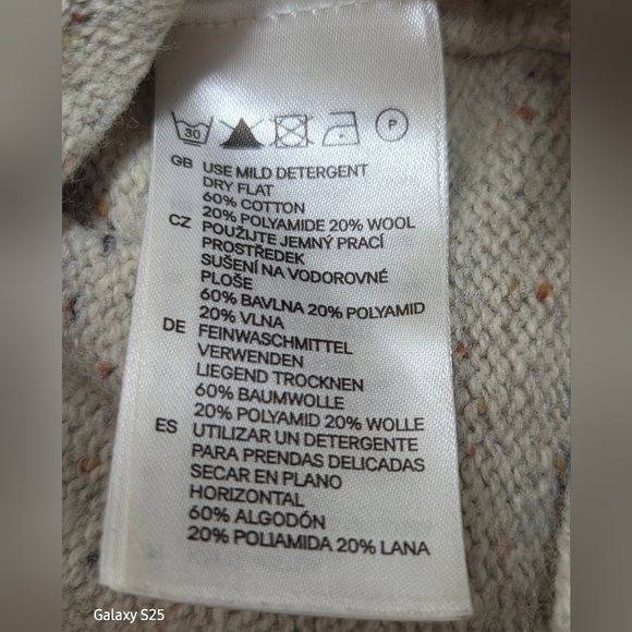 H & M Sweater - Picture 4 of 6